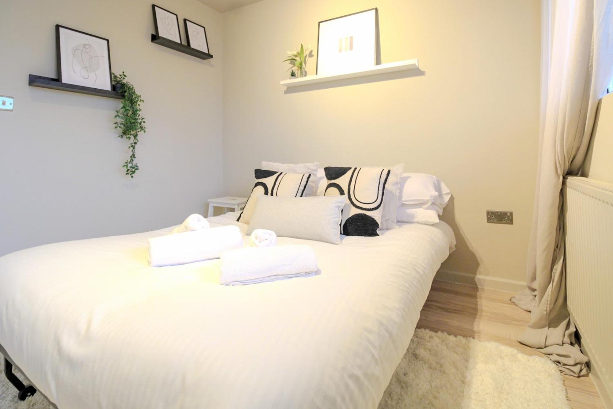 Sleeps 5 - King Bed 2 Bathrooms - Limehouse Station London Exterior photo